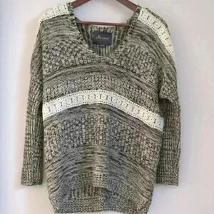 PAPER CRANE | Black/White Knitted Long Sleeve V-Neck Sweater  Size M